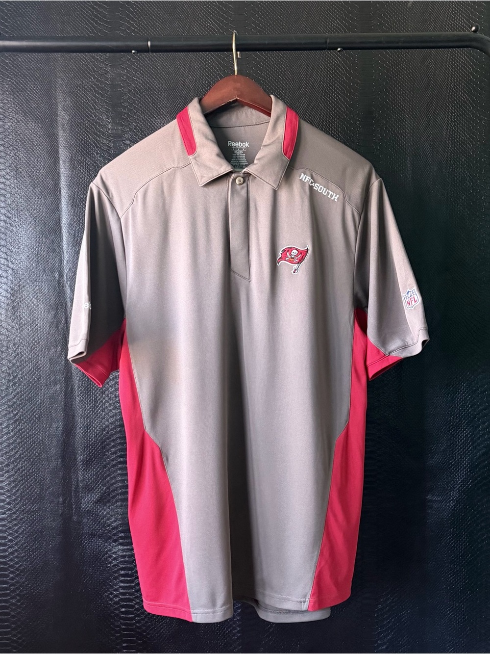 2000s Reebok NFL Football Tampa Bay Buccaneers Red Gray Polo Shirt Size Men’s M